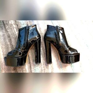 Steve Madden Platforms Size 7 Black Leather